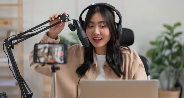 Como gravar vídeos sozinho e se sentir à vontade